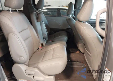 2017 Toyota Sienna Xle 8 Passenger z USA, uszkodzony, nr VIN 5TDYZ3DC6HS856295